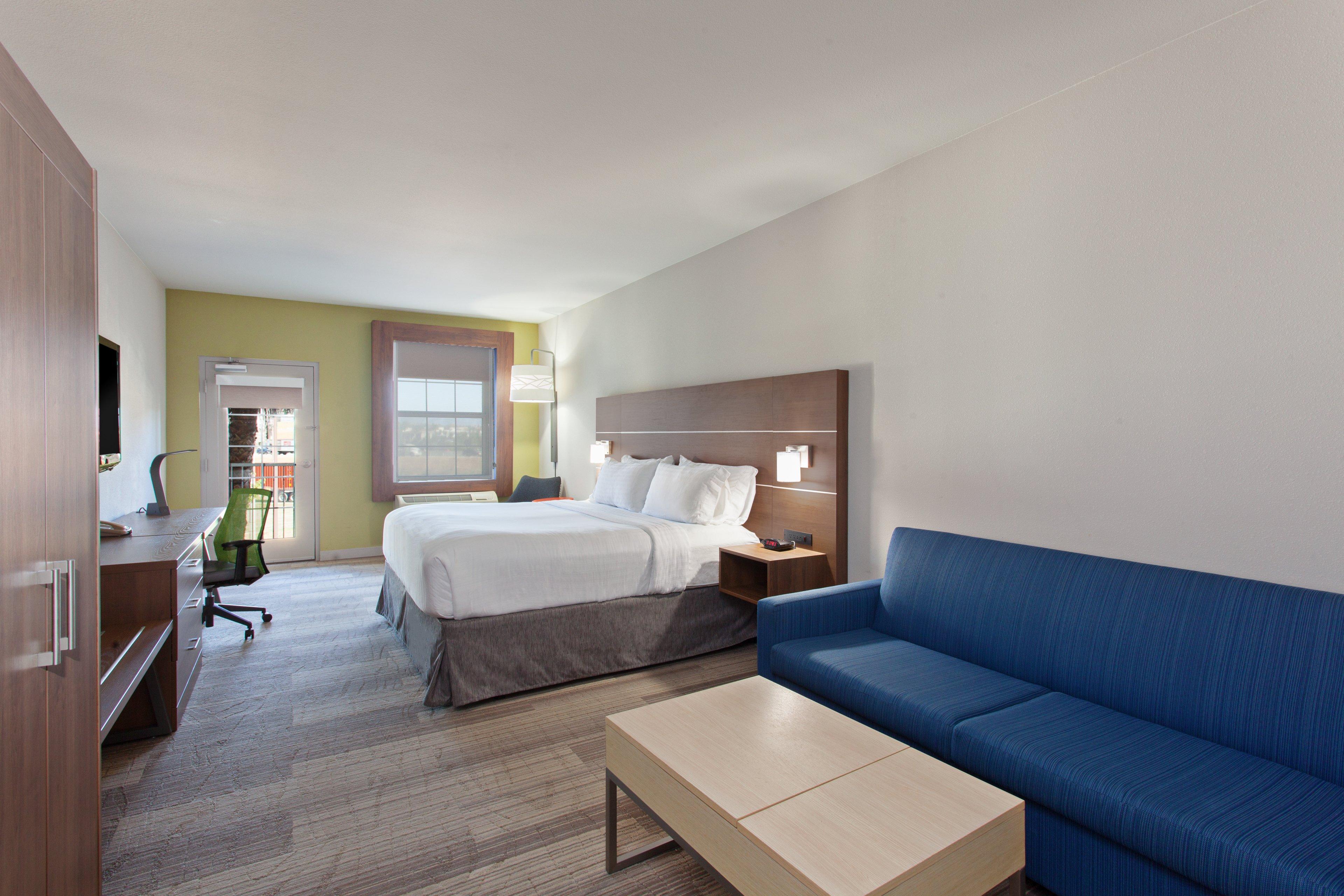 Holiday Inn Express & Suites Corona, An Ihg Hotel Экстерьер фото